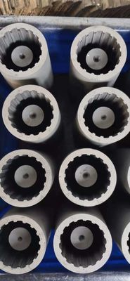 形状 が 異なっ て いる 青銅 グラフィット 模具 を 継続 的 に 鋳造 する