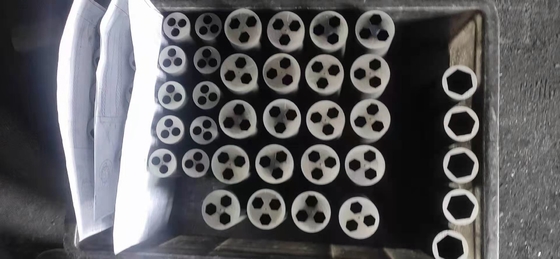 1.85-1.91g/cm3 内側で塗装されたグラフィット模具 銅/銅/銅鋳造 滑らかな内側