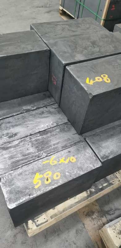鋳造グラフィット密度 1.80g 1.85g 1.91g/cm3 EDM グラフィット棒のためのグラフィットブロック